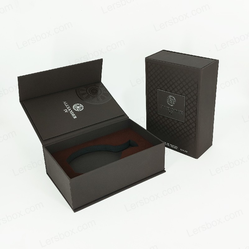 Caja de perfume sellada de lámina de oro con tapa rígida e inserto Eva para una presentación lujosa HP021