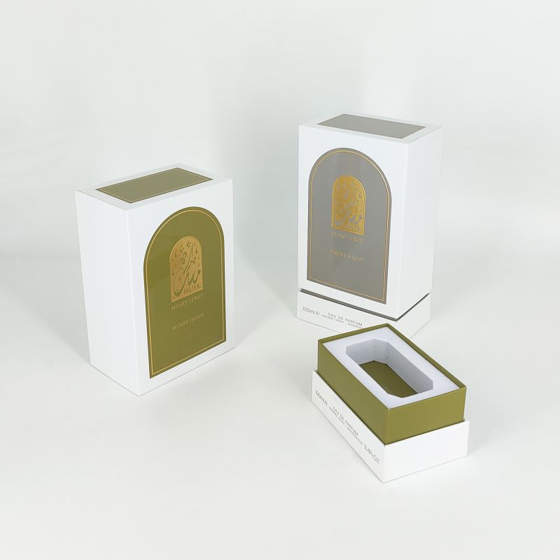 Caja de perfume en relieve de aluminio de oro con bandeja Eva, base rígida y diseño de tapa elegante HP031